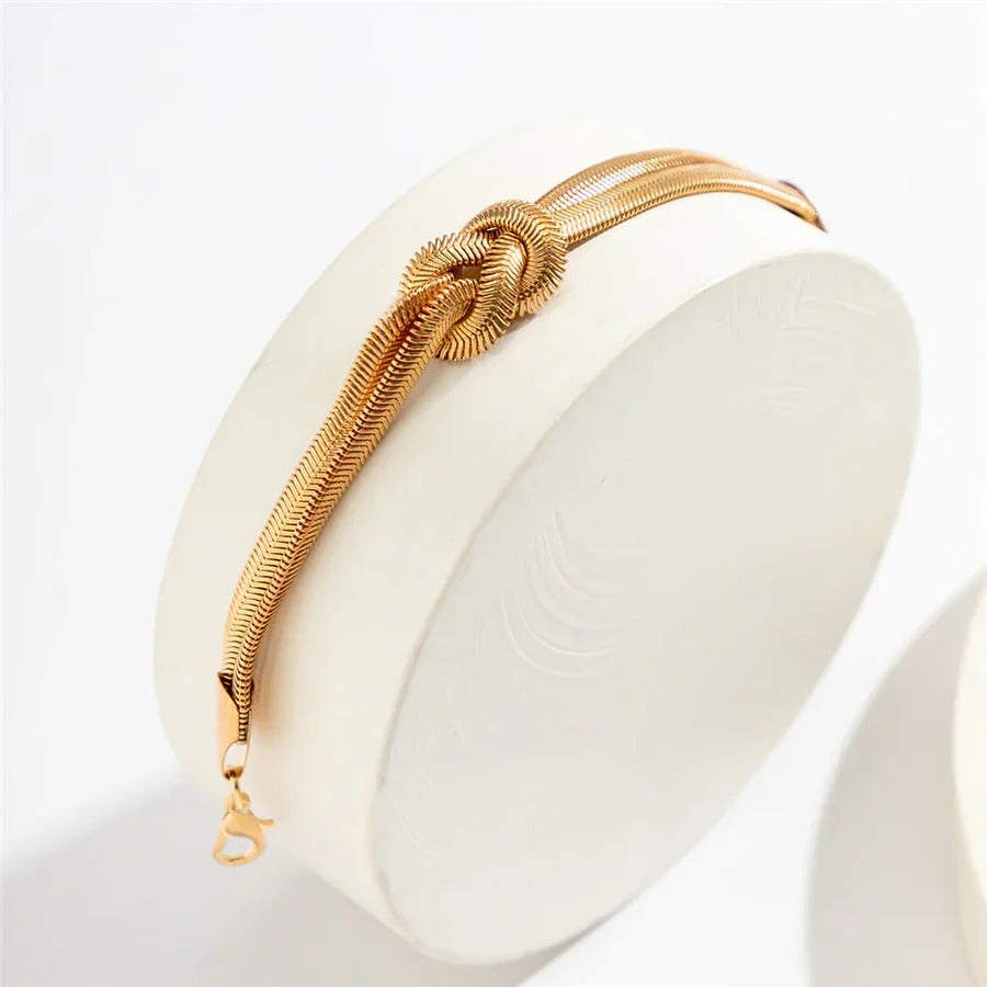 LUXEVIA KNOT BRACLET